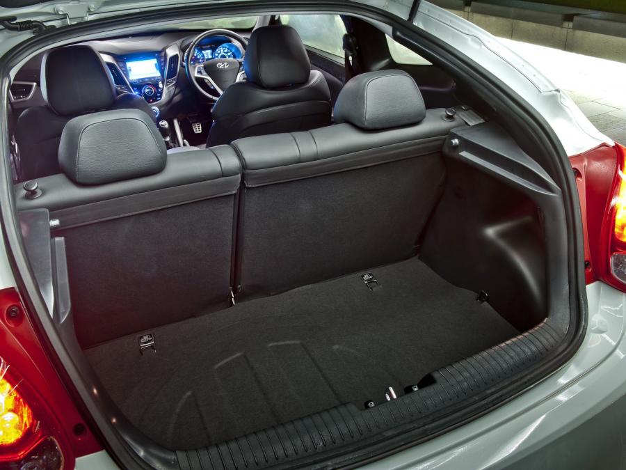  Hyundai Veloster 2012 года  (UK) (фото 3 из 59)